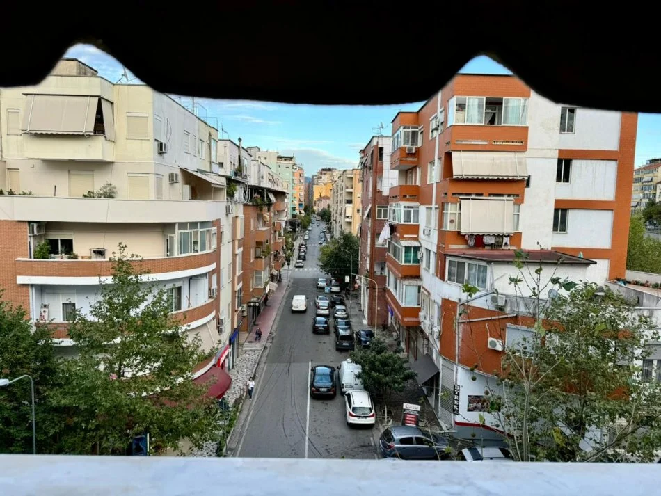 Tirane, jepet me qera garsonier 1+1 Kati 4, 45 m² 500 € (Pran Kristal Center)