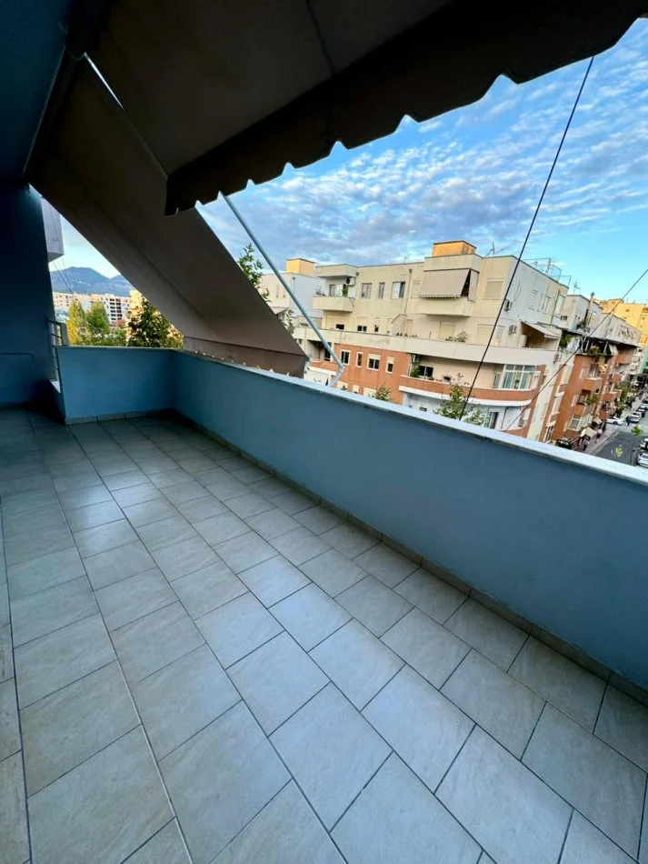 Tirane, jepet me qera garsonier 1+1 Kati 4, 45 m² 500 € (Pran Kristal Center)