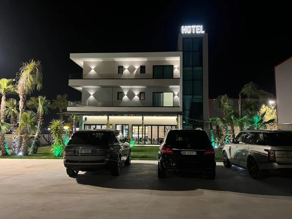 Durres, jepet me qera Hotel, ne Sektor Rinia,Durres