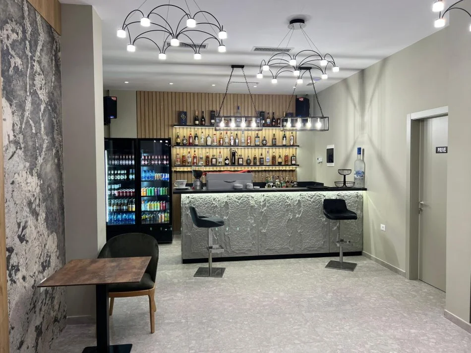 Durres, jepet me qera Hotel, ne Sektor Rinia,Durres