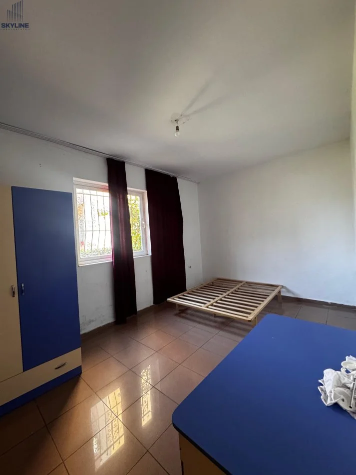 Tirane, jepet me qera Vile 2+1 Kati 1, 90 m² 300 € 