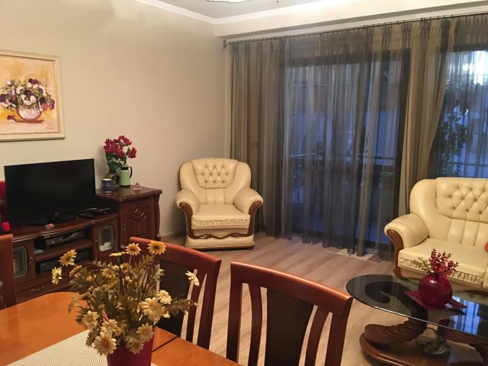 Tirane, jepet me qera apartament 1+1+Ballkon Kati 4, 100 m² 530 € (Mine Peza)