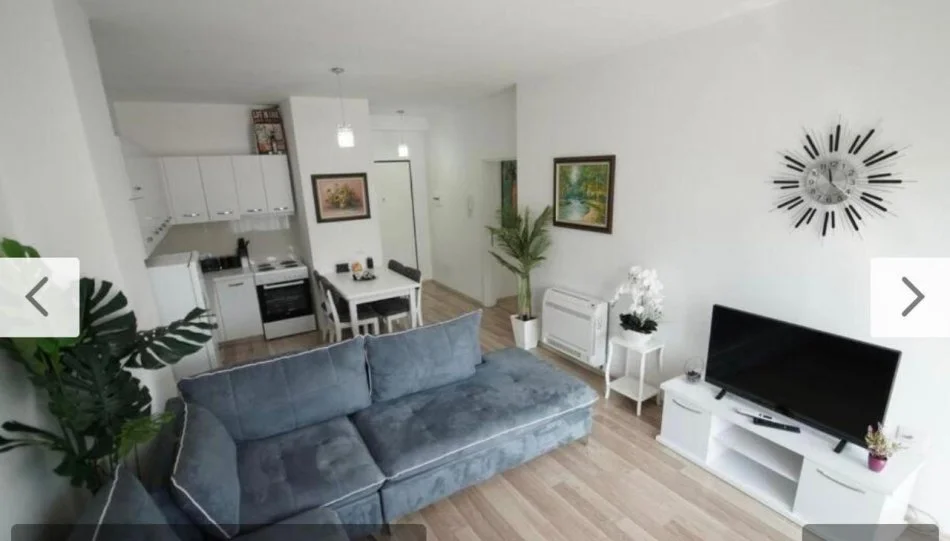 Tirane, jepet me qera apartament 1+1 Kati 2, 60 m² 700 € (Qender Toptani)