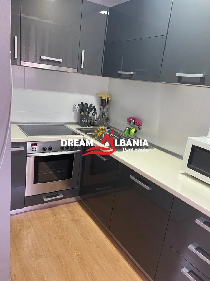 Tirane, shitet apartament 1+1 (me mundesi konvertimi ne 2+1), 70 m² 150.000 € (Ne Myslym Shyr)