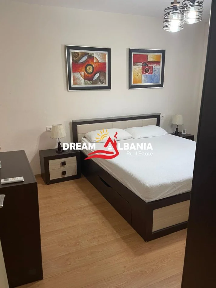 Tirane, shitet apartament 1+1 (me mundesi konvertimi ne 2+1), 70 m² 150.000 € (Ne Myslym Shyr)