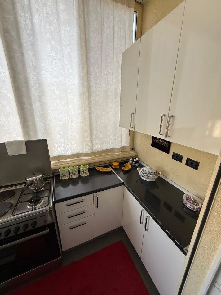 Tirane, jepet me qera apartament 2+1 Kati 3, 100 m² 600 € (Komuna e Parisit)