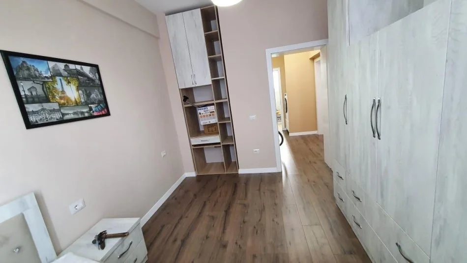 Tirane, jepet me qera apartament 2+1 Kati 4, 60 m² 700 € (Qender)