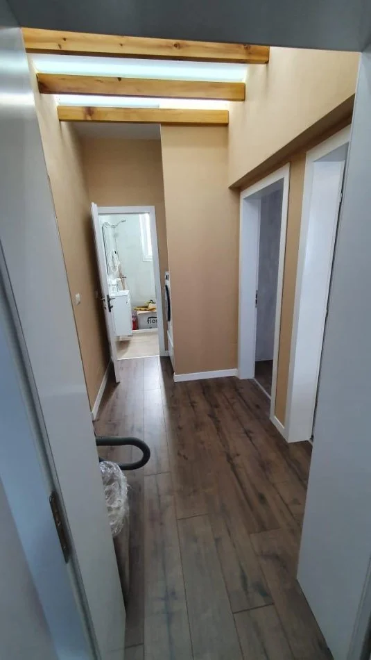 Tirane, jepet me qera apartament 2+1 Kati 4, 60 m² 700 € (Qender)