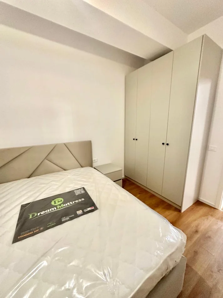Tirane, jepet me qera apartament 1+1 Kati 4, 65 m² 400 € (ali demi)