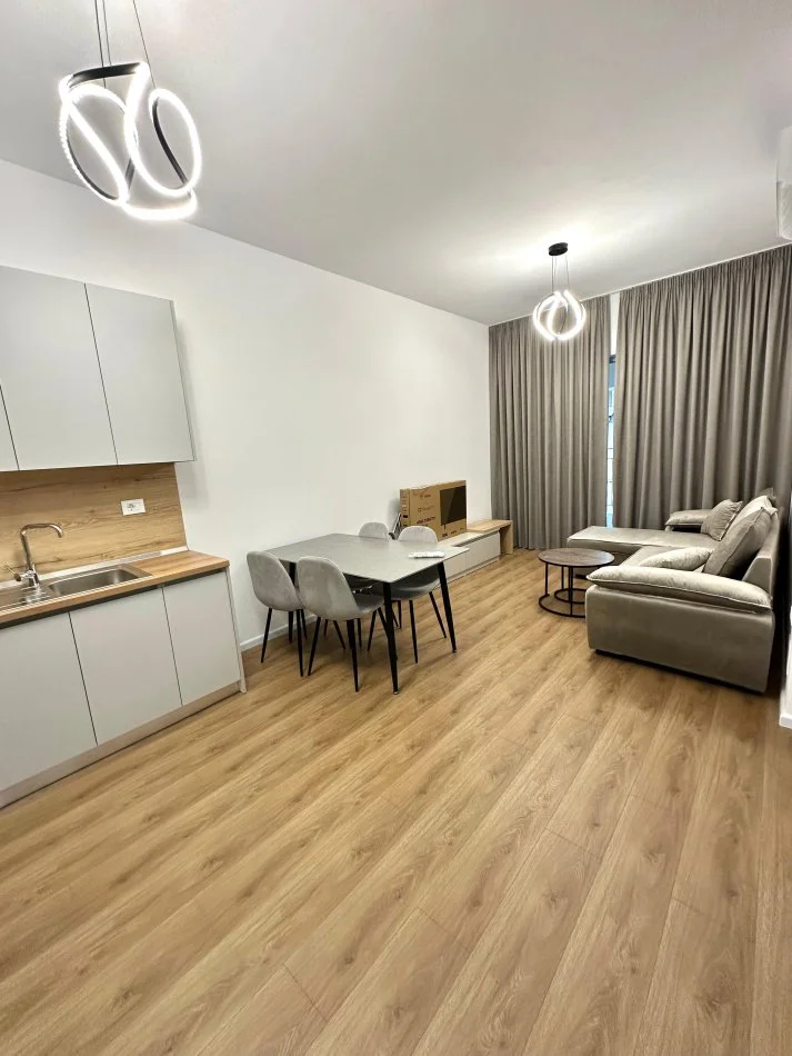 Tirane, jepet me qera apartament 1+1 Kati 4, 65 m² 400 € (ali demi)