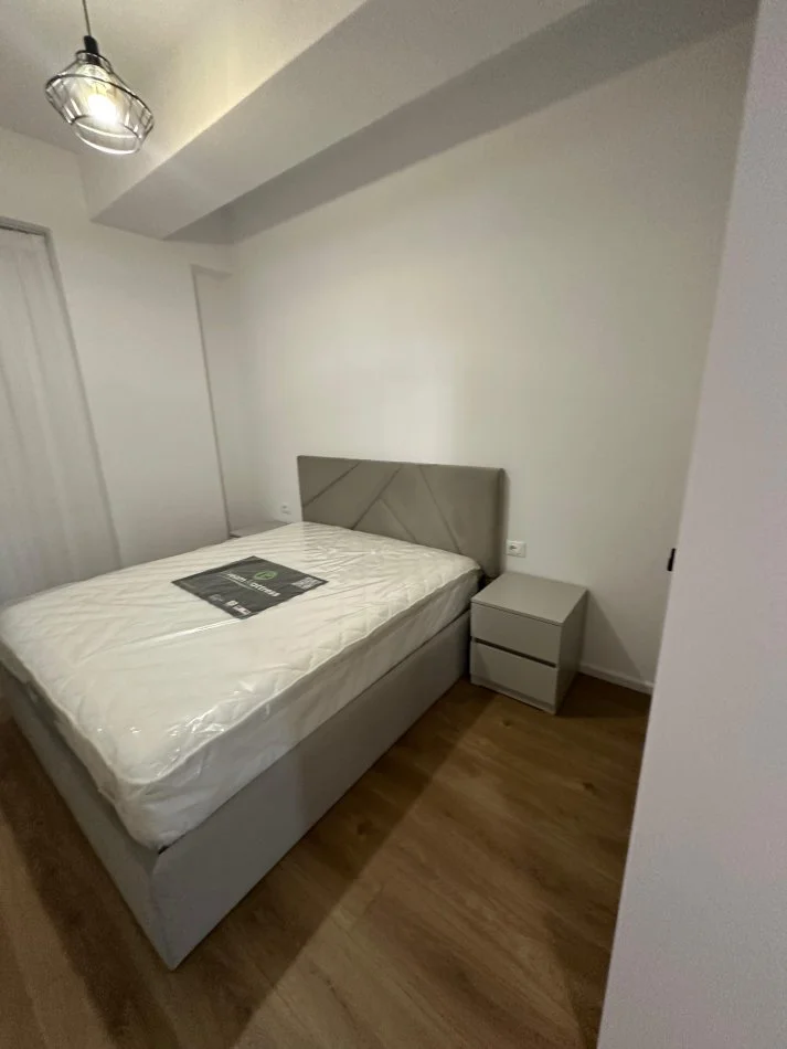 Tirane, jepet me qera apartament 1+1 Kati 4, 65 m² 400 € (ali demi)