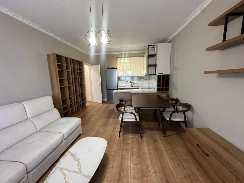 Tirane, jepet me qera apartament 2+1 Kati 4, 87 m² 1.000 € 