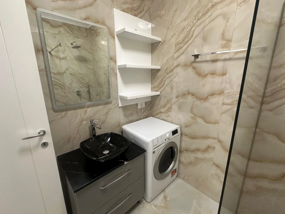 Tirane, jepet me qera apartament 2+1 Kati 4, 87 m² 1.000 € 