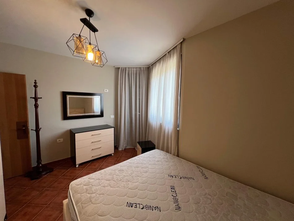 Tirane, jepet me qera apartament 2+1+Ballkon Kati 3, 90 m² 500 € (Fusha Aviacionit)