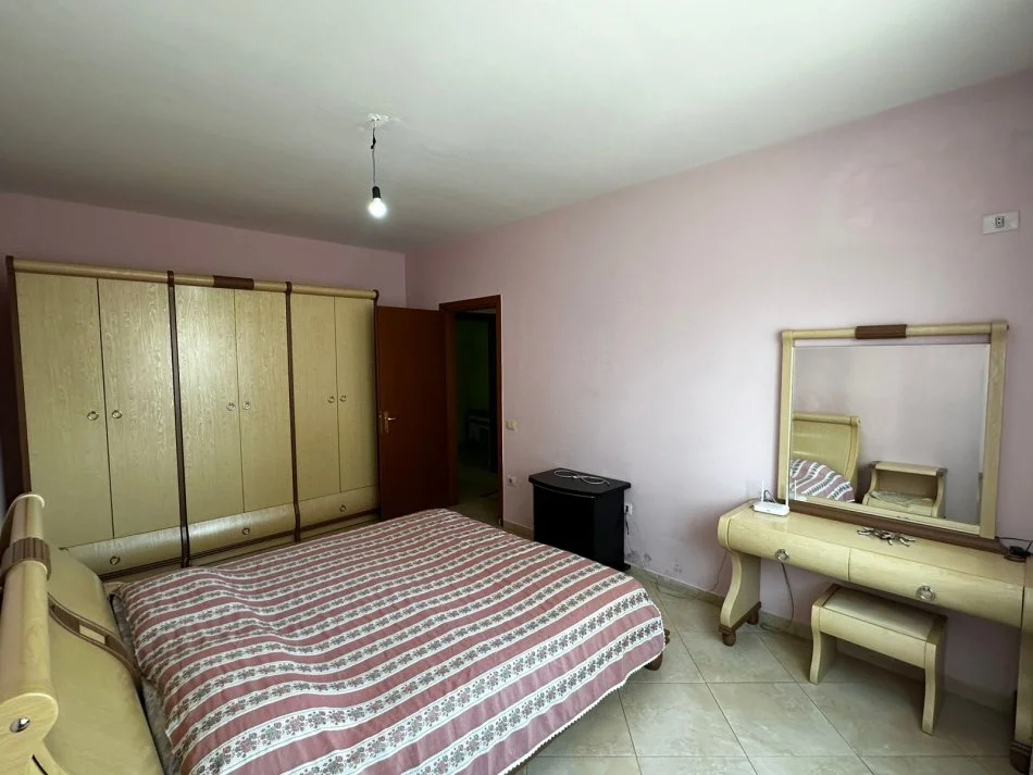 Tirane, jepet me qera apartament 2+1+Ballkon Kati 2, 125 m² 750 € (Vizion Plus)