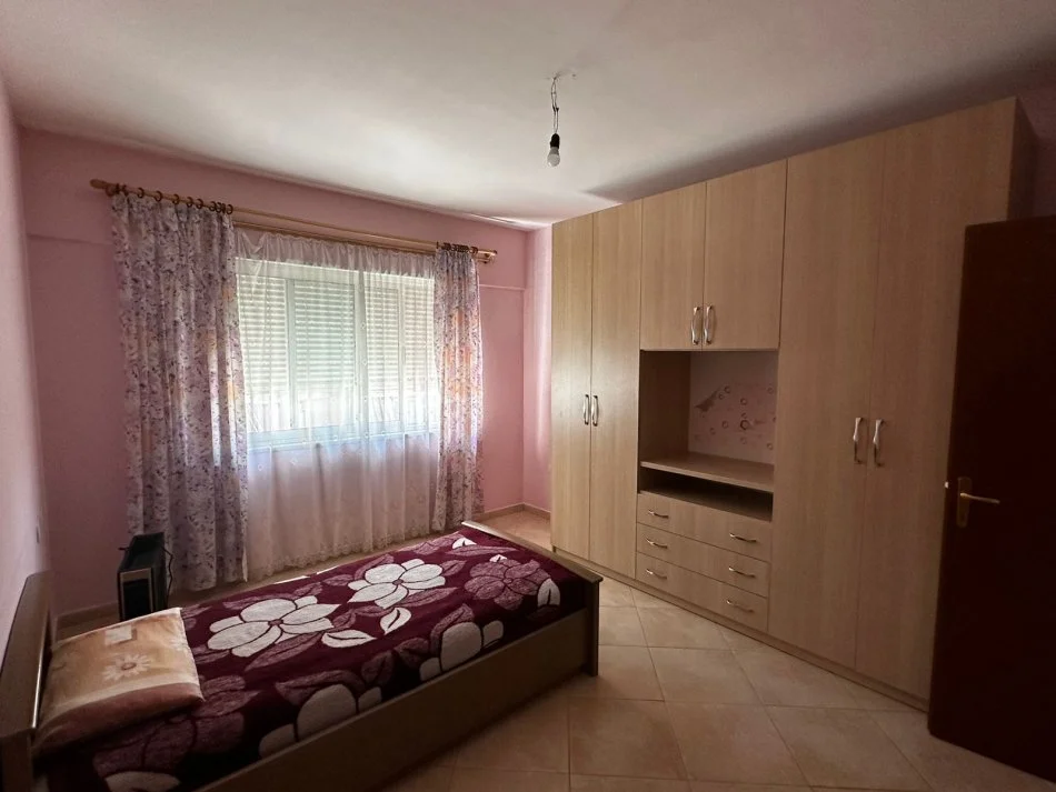 Tirane, jepet me qera apartament 2+1+Ballkon Kati 2, 125 m² 750 € (Vizion Plus)