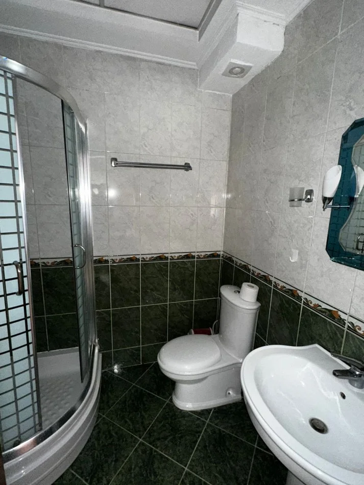 Tirane, jepet me qera apartament 2+1+Ballkon Kati 2, 125 m² 750 € (Vizion Plus)