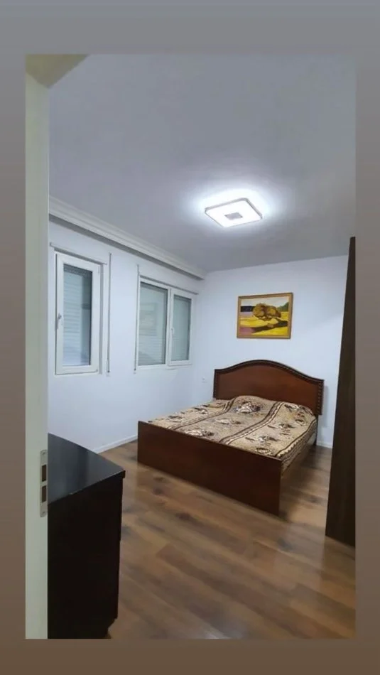 Tirane, jepet me qera apartament 1+1 Kati 2, 55 m² (Rruga e Dibres)