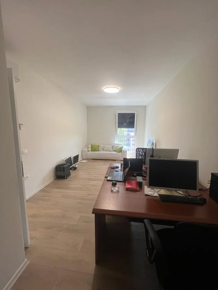 Tirane, jepet me qera zyre Kati 7, 100 m² 1.000 € 