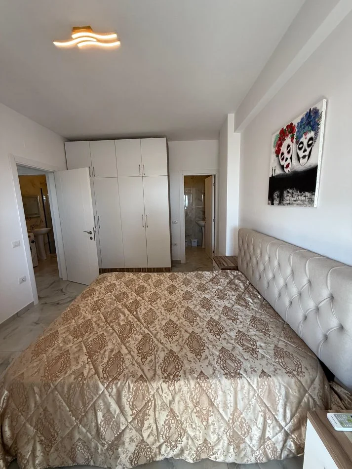 Tirane, jepet me qera apartament 2+1+Ballkon Kati 8, 114 m² 650 € (Oaziz)