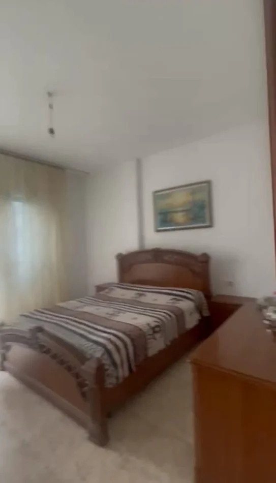 Tirane, jepet me qera apartament 3+1 Kati 2, 110 m² 500 € (Rruga Petrela)
