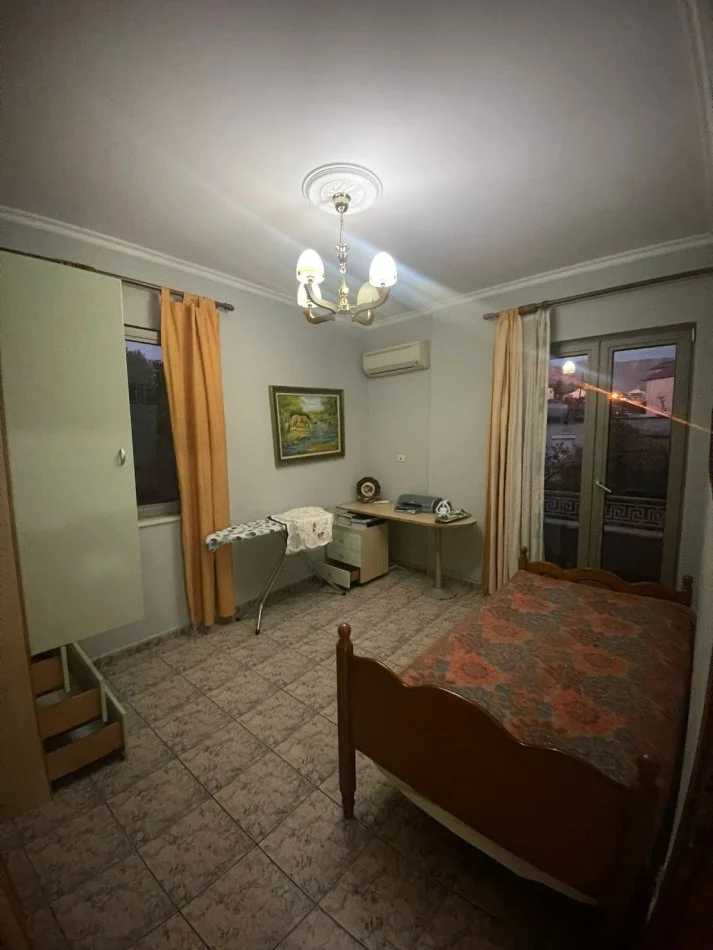 Tirane, jepet me qera apartament 3+1+Ballkon Kati 2, 120 m² 800 € (Ali demi, prane "Kompleksi Grand")