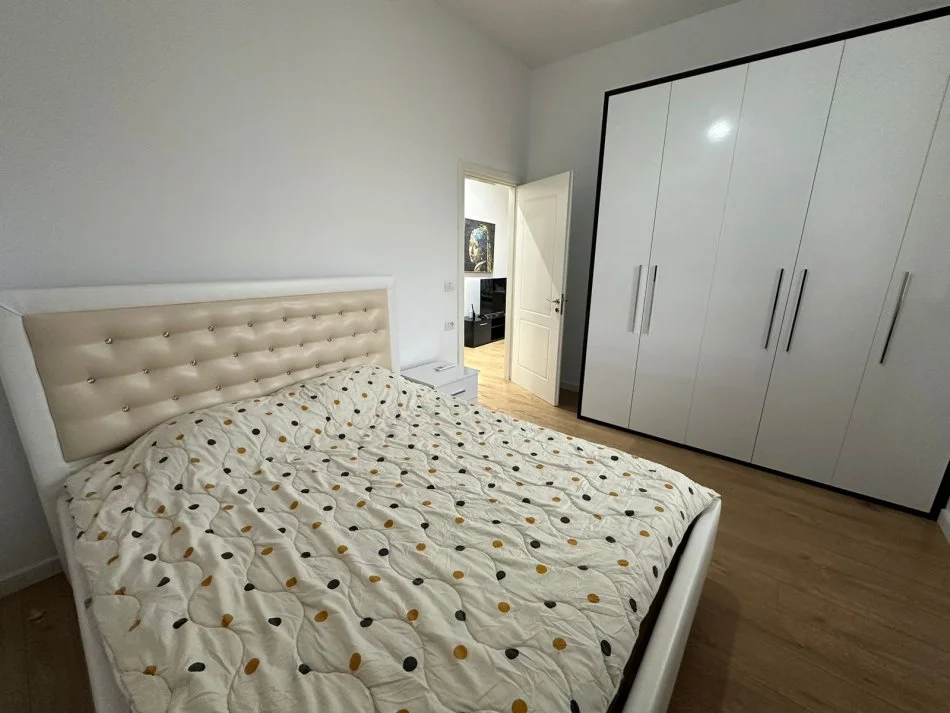 Tirane, jepet me qera apartament 2+1+Ballkon Kati 7, 90 m² 800 € (Delijorgji)