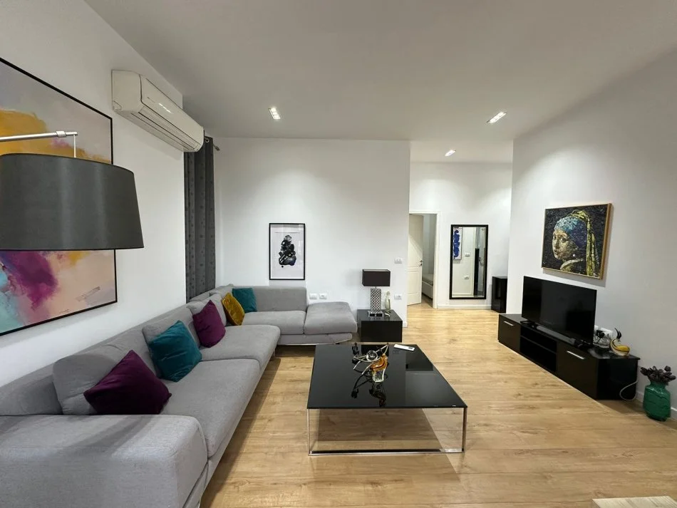 Tirane, jepet me qera apartament 2+1+Ballkon Kati 7, 90 m² 800 € (Delijorgji)