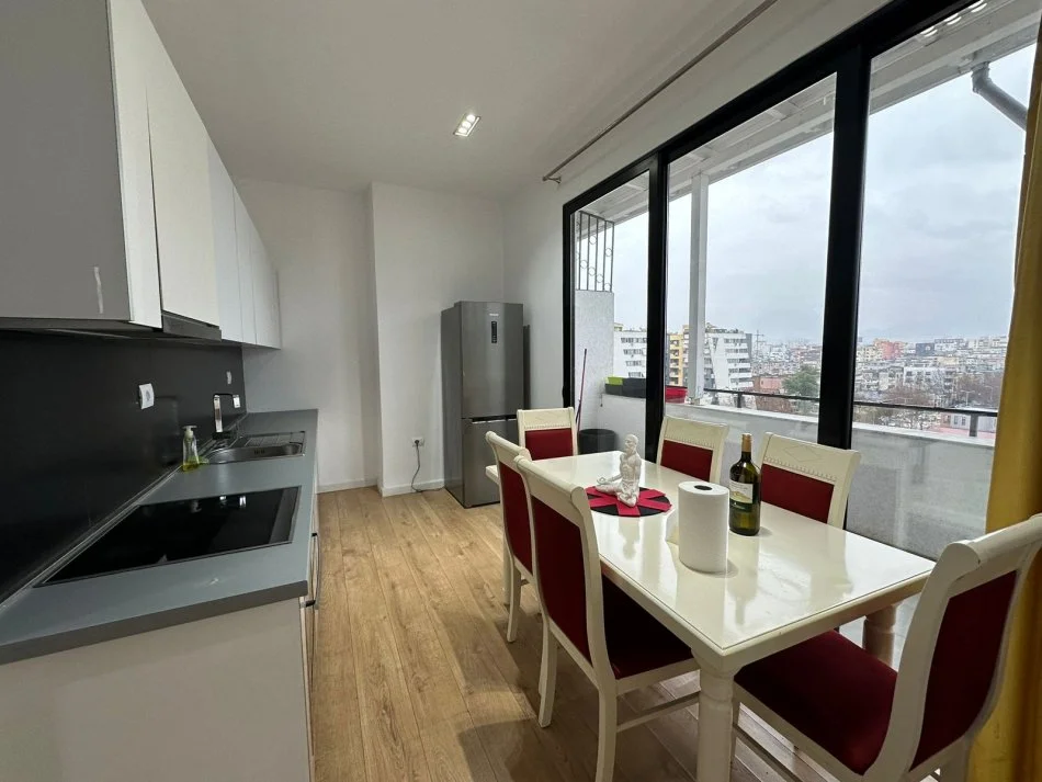 Tirane, jepet me qera apartament 2+1+Ballkon Kati 7, 90 m² 800 € (Delijorgji)