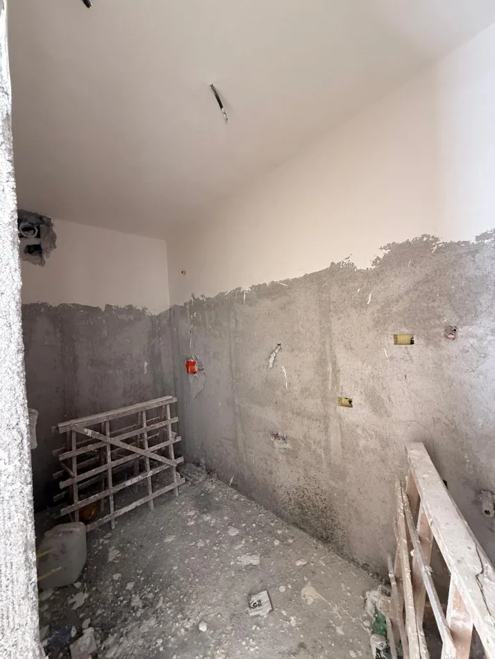 Tirane, shes apartament 2+1+Ballkon Kati 5, 83 m² (Ish Fusha e Aviacionit)