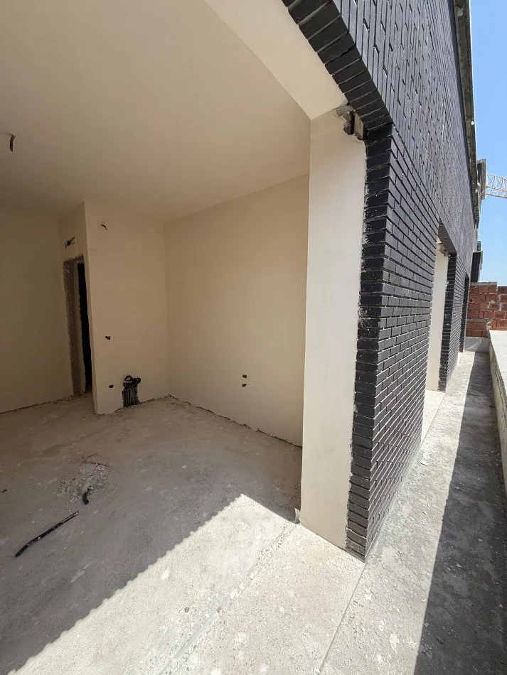 Tirane, shitet apartament 2+1+Ballkon Kati 5, 82 m² 155.000 € (ish Fusha e Aviacionit)