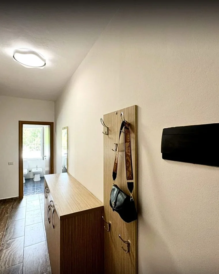 Tirane, jepet me qera apartament 1+1+Ballkon Kati 6, 65 m² 400 € (Uzina Autotraktoreve)