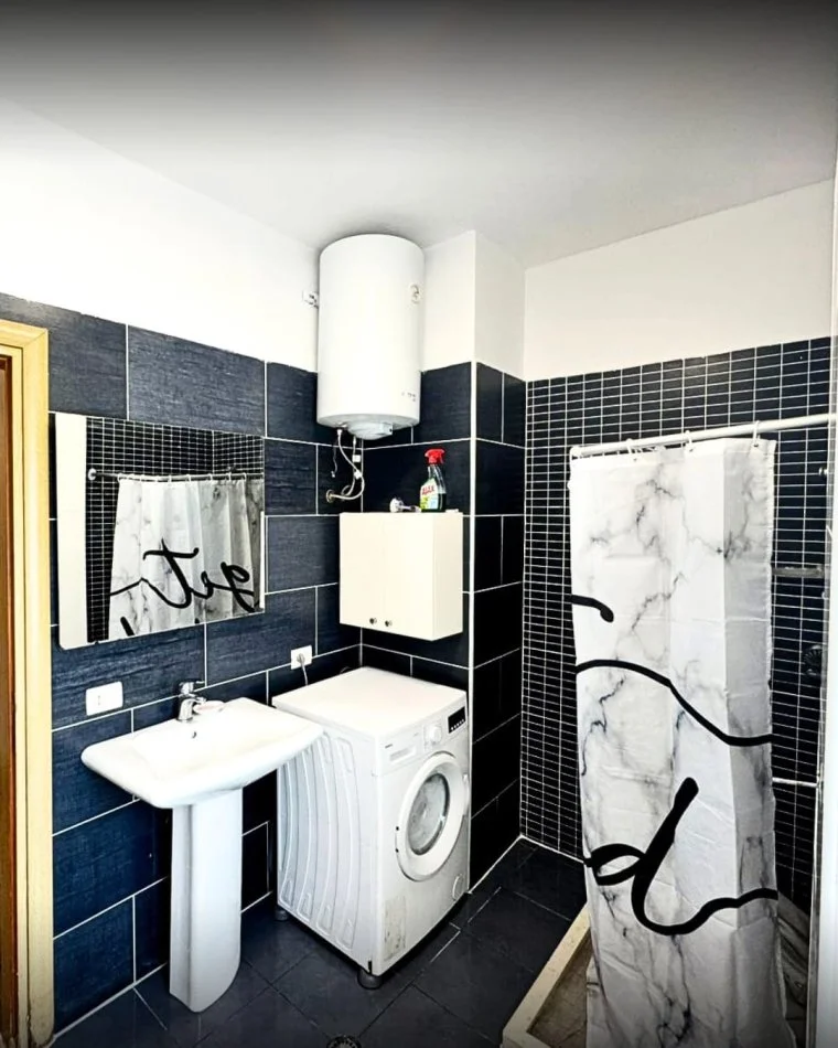 Tirane, jepet me qera apartament 1+1+Ballkon Kati 6, 65 m² 400 € (Uzina Autotraktoreve)