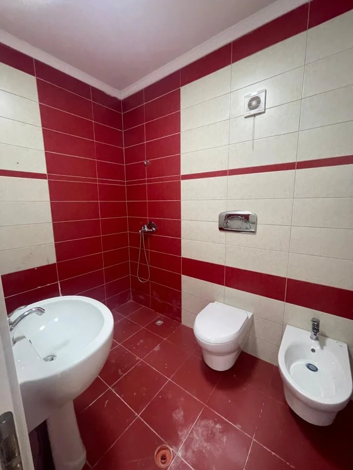 Tirane, shitet apartament 1+1 Kati 9, 65 m² 87.000 € (Rruga Besim Alla , Yzberisht)