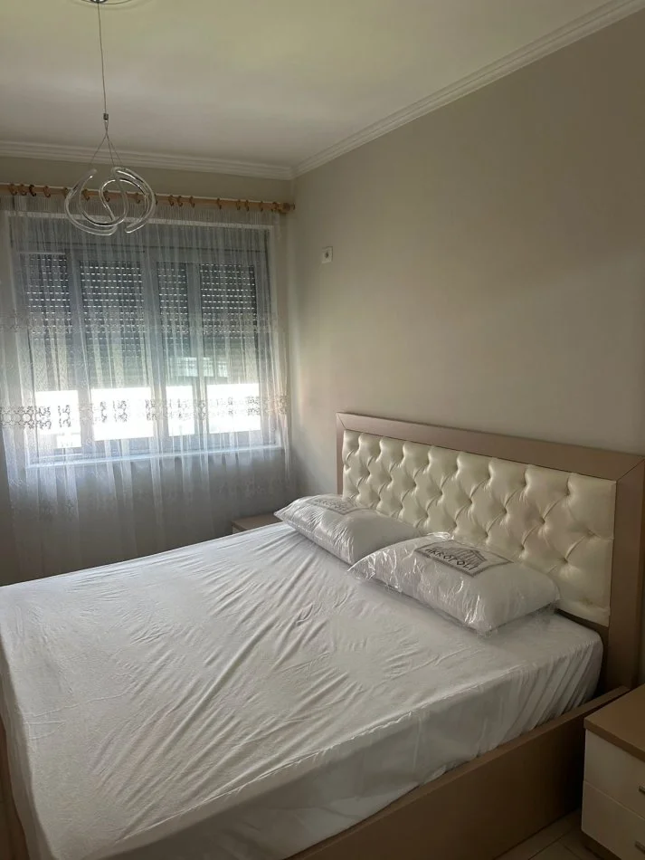 Tirane, jepet me qera apartament 2+1 Kati 4, 84 m² 45,000 leke (Misto Mame, perballe pasticeri “Lika”)
