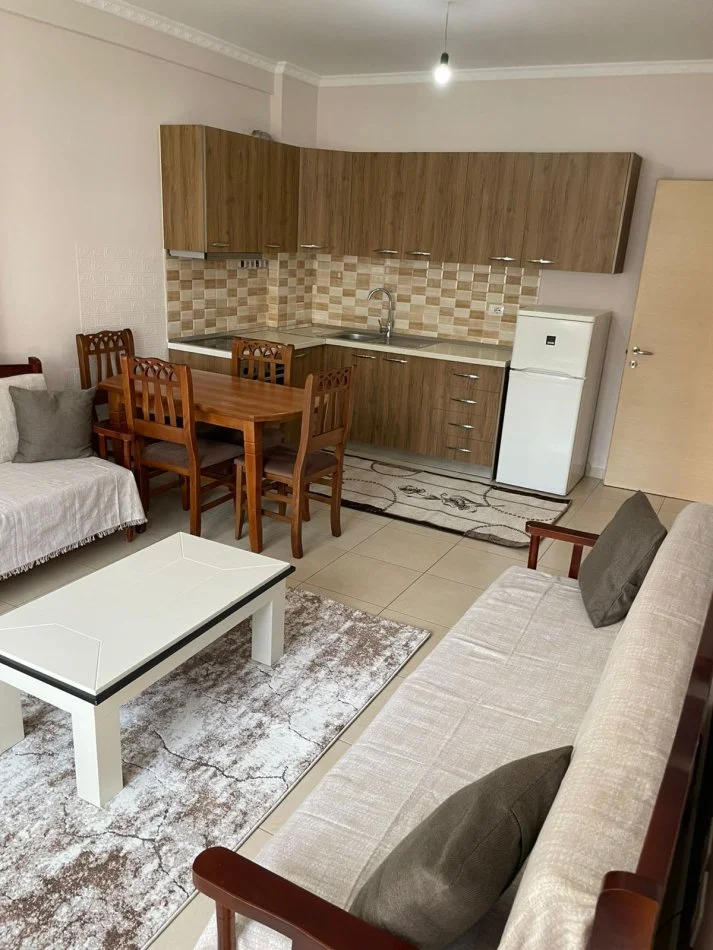 Tirane, jepet me qera apartament 1+1+Ballkon Kati 3, 70 m² 380 € (Astir)