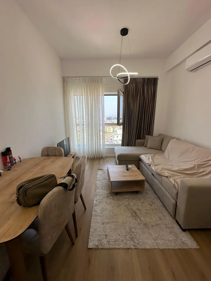 Tirane, jepet me qera apartament 1+1 Kati 7, 400 € (Rezidenca Kaimi, Ali Dem)