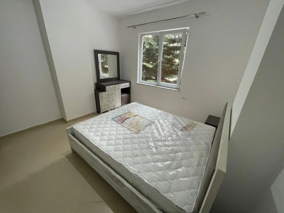 Tirane, jepet me qera apartament 2+1+Ballkon Kati 2, 110 m² 500 € (Unaza e Re)