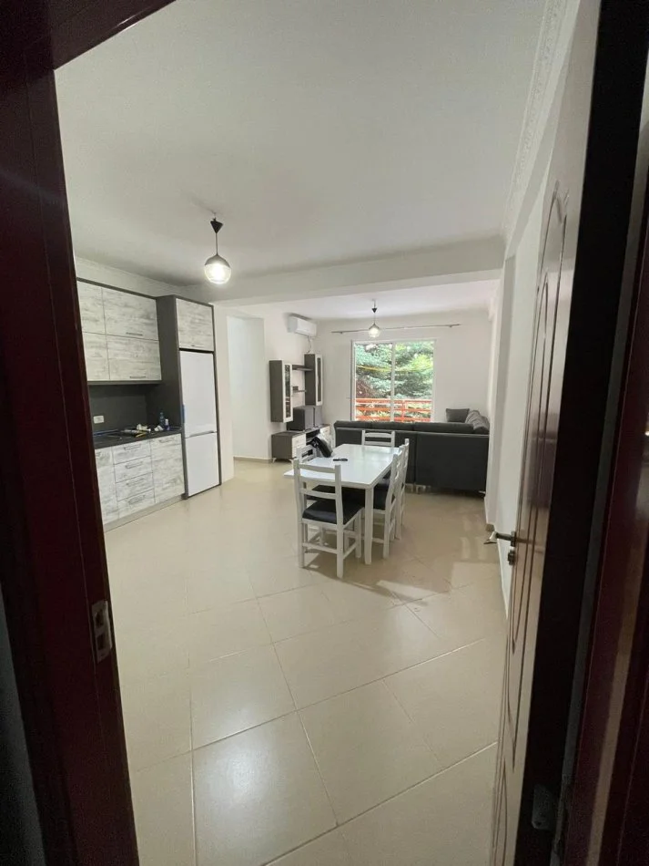 Tirane, jepet me qera apartament 2+1+Ballkon Kati 2, 110 m² 500 € (Unaza e Re)