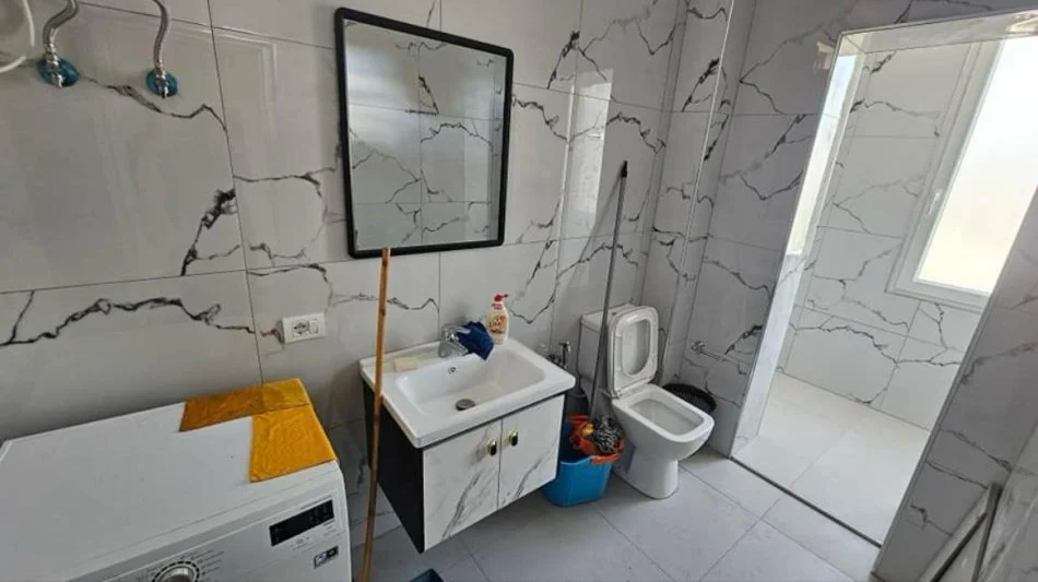 Tirane, jepet me qera apartament 2+1 Kati 5, 100 m² 600 € (Qender, prane Bankes se Shqiperise)