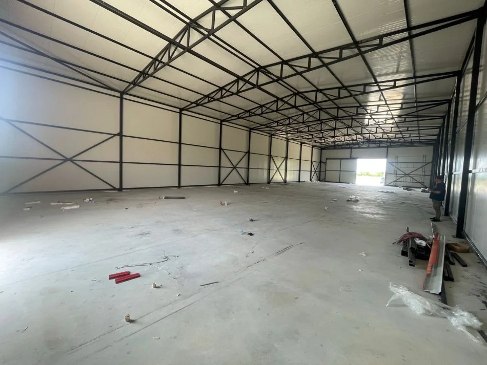 Kruje, jepet me qera magazine Kati 0, 555 m² 1.200 € (Tapize)