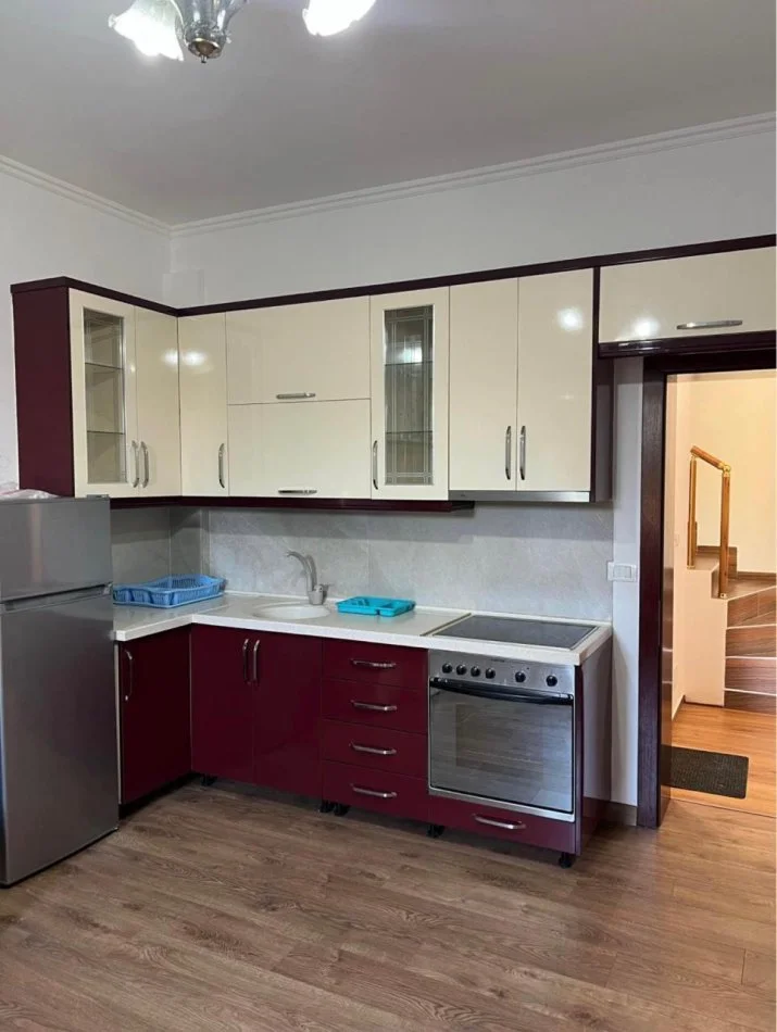 Tirane, jepet me qera apartament 2+1 Kati 2, 75 m² 500 € (Rruga Sabudin Gabrani, Selite)