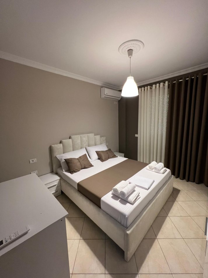 Tirane, jepet me qera apartament 1+1 Kati 1, 80 m² 550 € (Rruga Peti,Kompleksi Ferrari)