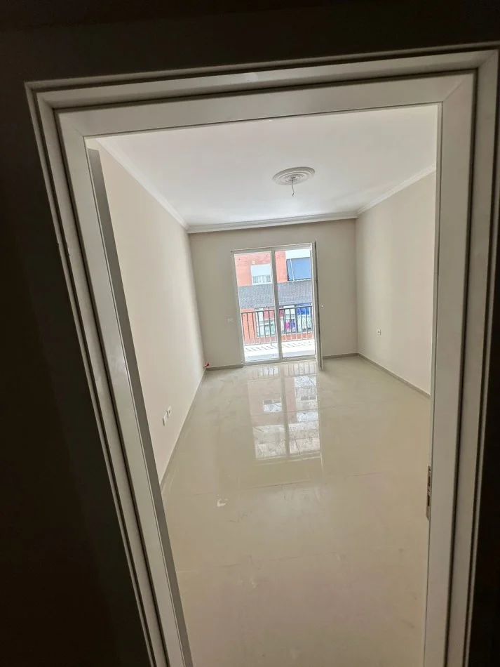 Tirane, jepet me qera apartament 2+1 Kati 2, 108 m² 350 € (Kamez, Raiffaisen Bank)