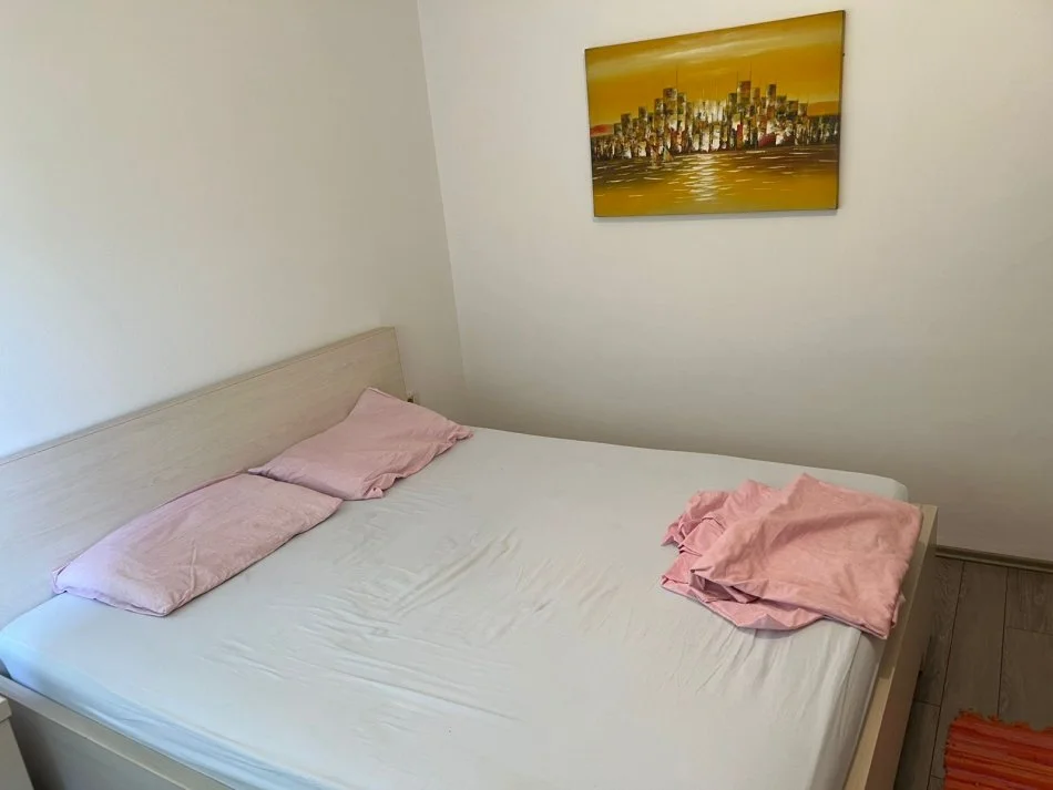 Tirane, jepet me qera apartament 1+1+Ballkon Kati 5, 69 m² 500 € (Blloku i Ambasades)