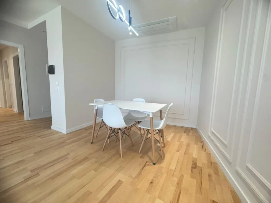 Tirane, jepet me qera apartament 2+1+Ballkon Kati 5, 130 m² 2.200 € (Lake View)