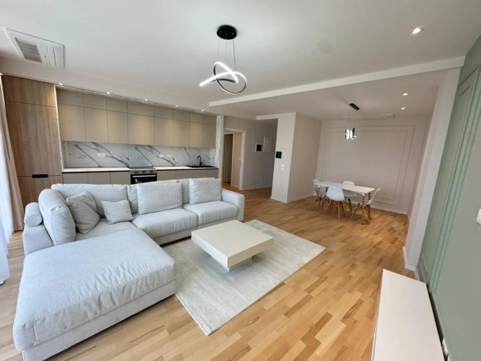 Tirane, jepet me qera apartament 2+1+Ballkon Kati 5, 130 m² 2.200 € (Lake View)