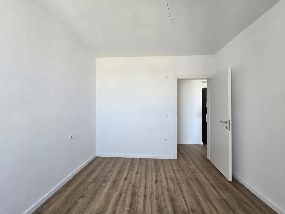 Ofrohet per shitje apartament (1+1) Kompleksi Tom Doshi ne Fresk 83.000 e
