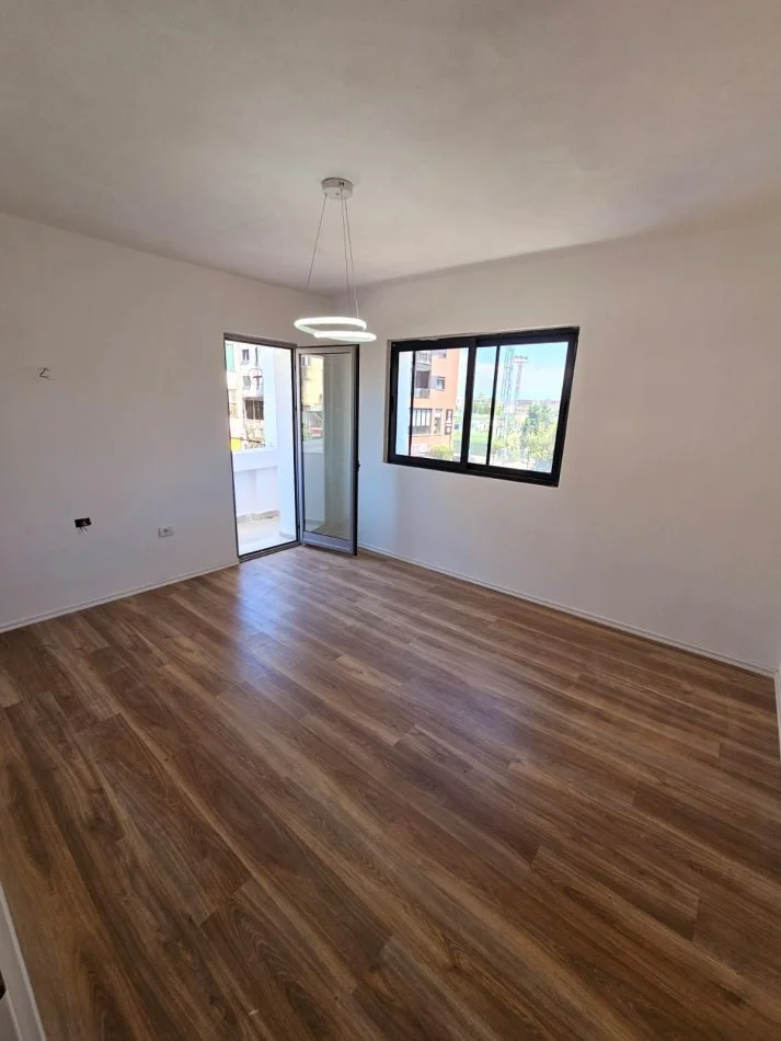 Durres, shitet apartament 2+1+Aneks+Ballkon Kati 3, 56 m² 81.000 € (STADIUMI)