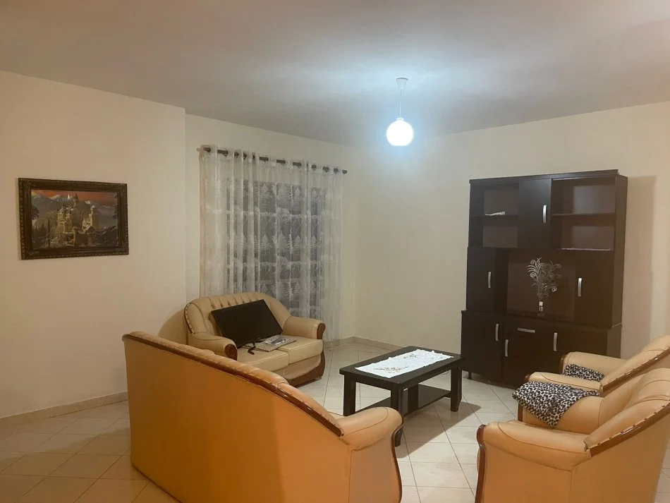 Tirane, jepet me qera apartament 2+1 Kati 8, 460 € (Astir)